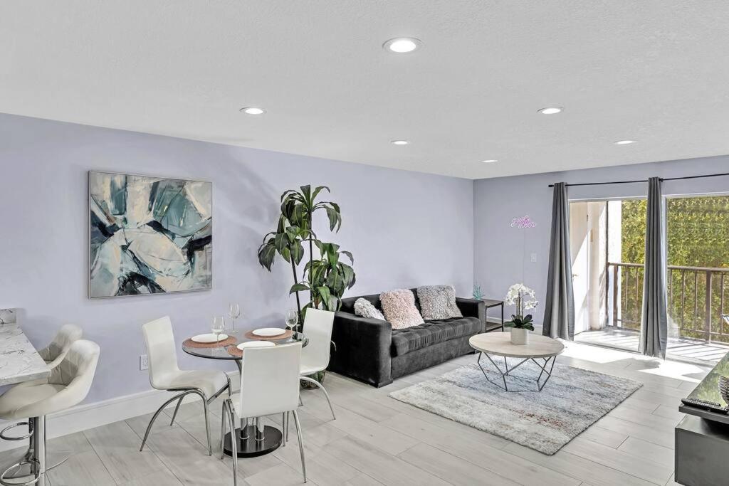 One Bedroom Steps Away From The Beach! Sunny Isles Beach Exterior foto