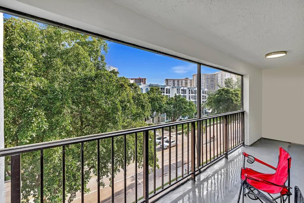 One Bedroom Steps Away From The Beach! Sunny Isles Beach Exterior foto